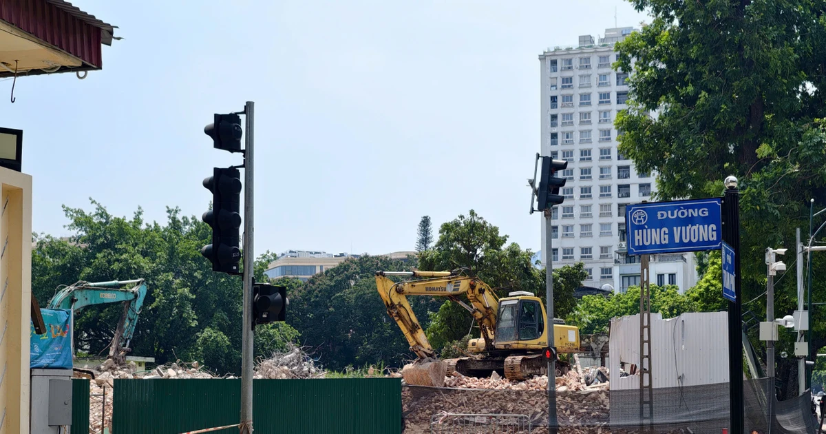 View - Hà Nội khẩn trương phá dỡ tòa nhà để mở rộng đường Hùng Vương | Báo Tri thức và Cuộc sống - TIN TỨC PHỔ BIẾN KIẾN THỨC 24H