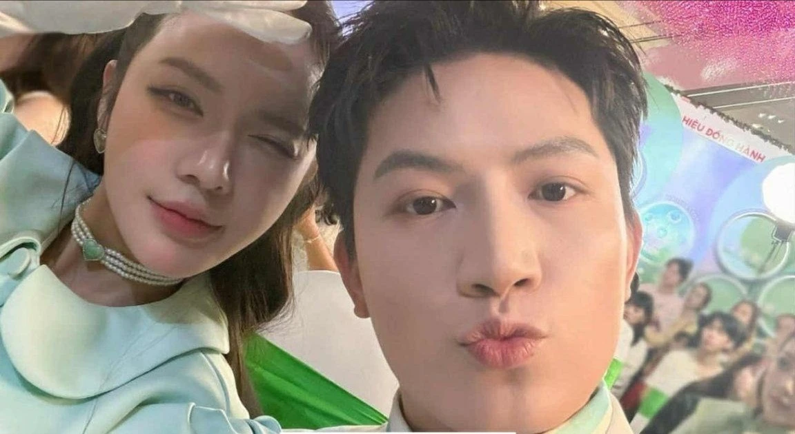 View - Nhờ netizen xóa người phía sau, ca sĩ Anh Tú nhận kết quả 'cười xỉu' | Báo Tri thức và Cuộc sống - TIN TỨC PHỔ BIẾN KIẾN THỨC 24H