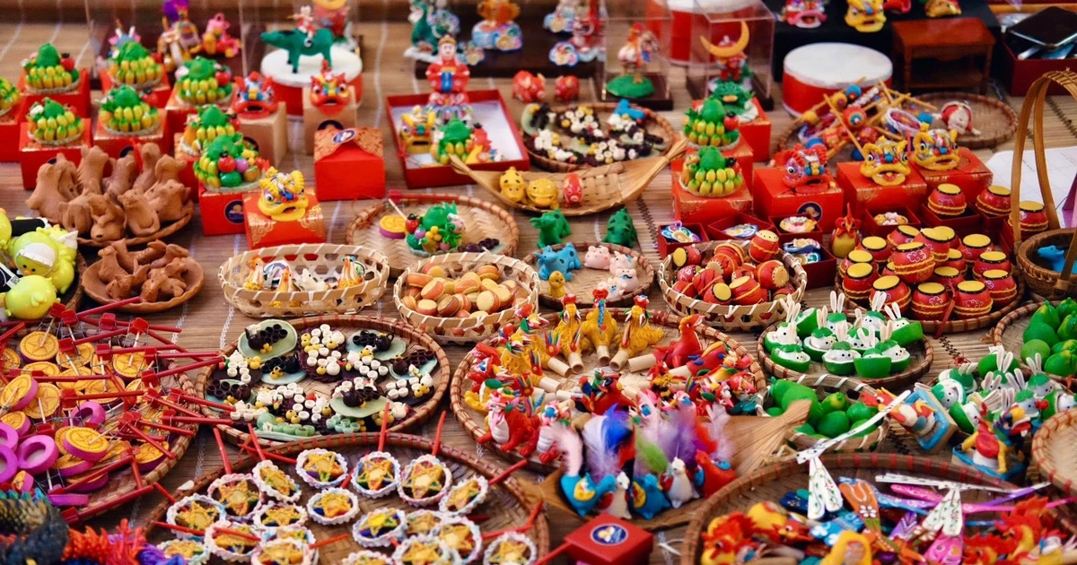 View - Dạo quanh Hàng Mã mùa Trung thu cả tuổi thơ ùa về trên những mẹt tò he | Báo Tri thức và Cuộc sống - TIN TỨC PHỔ BIẾN KIẾN THỨC 24H