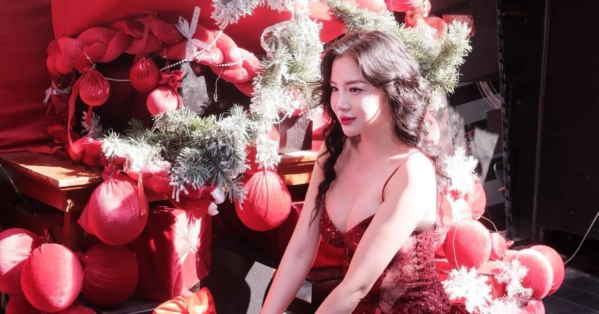 Gallery - Nữ y tá mê chạy bộ Loan Barbie khoe ảnh Giáng sinh cực quyến rũ | Báo Tri thức và Cuộc sống - TIN TỨC PHỔ BIẾN KIẾN THỨC 24H