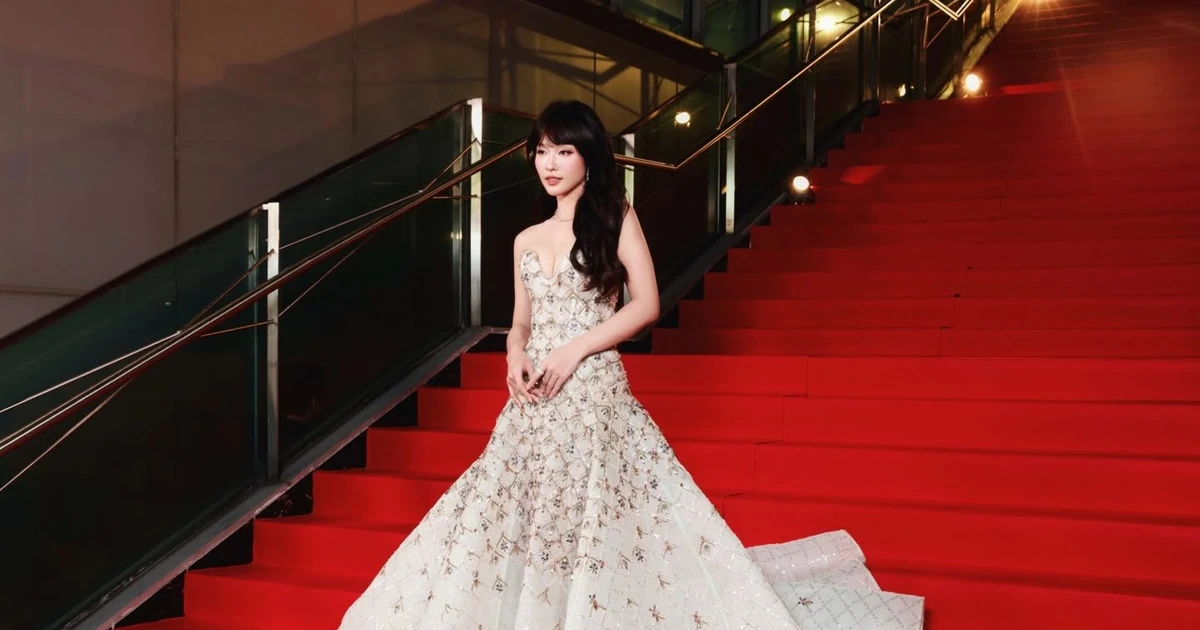 View - Khả Ngân đẹp miễn chê trên thảm đỏ, thần thái chuẩn “nàng thơ” điện ảnh | Báo Tri thức và Cuộc sống - TIN TỨC PHỔ BIẾN KIẾN THỨC 24H