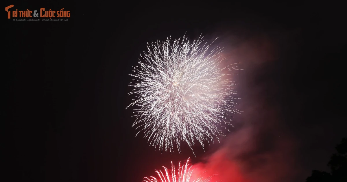 View - Người dân Thủ đô mãn nhãn với màn pháo hoa mừng năm mới 2026 | Báo Tri thức và Cuộc sống - TIN TỨC PHỔ BIẾN KIẾN THỨC 24H