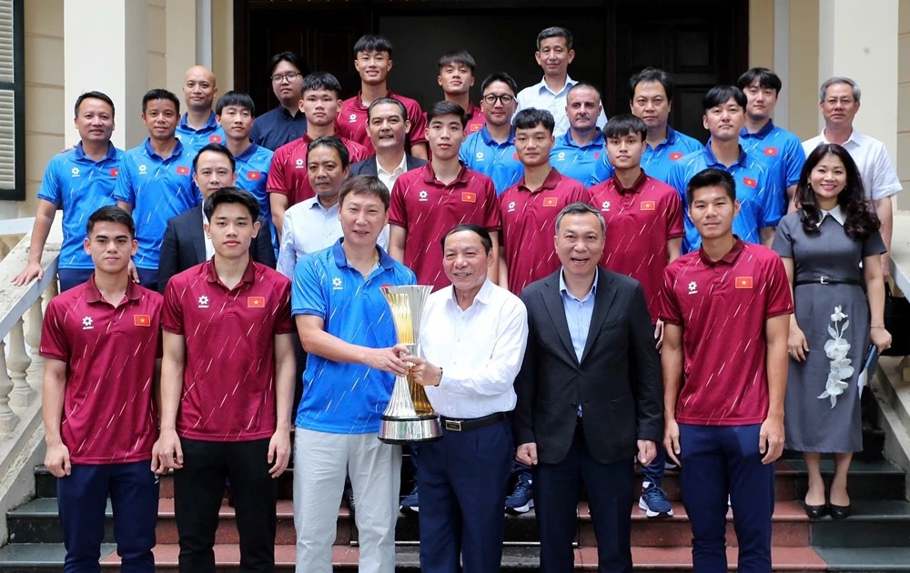 Bộ trưởng Bộ VHTTD chúc mừng đội tuyển U23 Việt Nam vô địch U23 Đông Nam Á