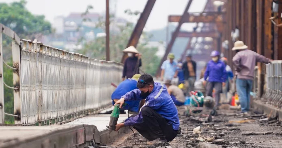 Gallery - 'Đột nhập' công trường sửa chữa, trùng tu cầu Long Biên | Báo Tri thức và Cuộc sống - TIN TỨC PHỔ BIẾN KIẾN THỨC 24H