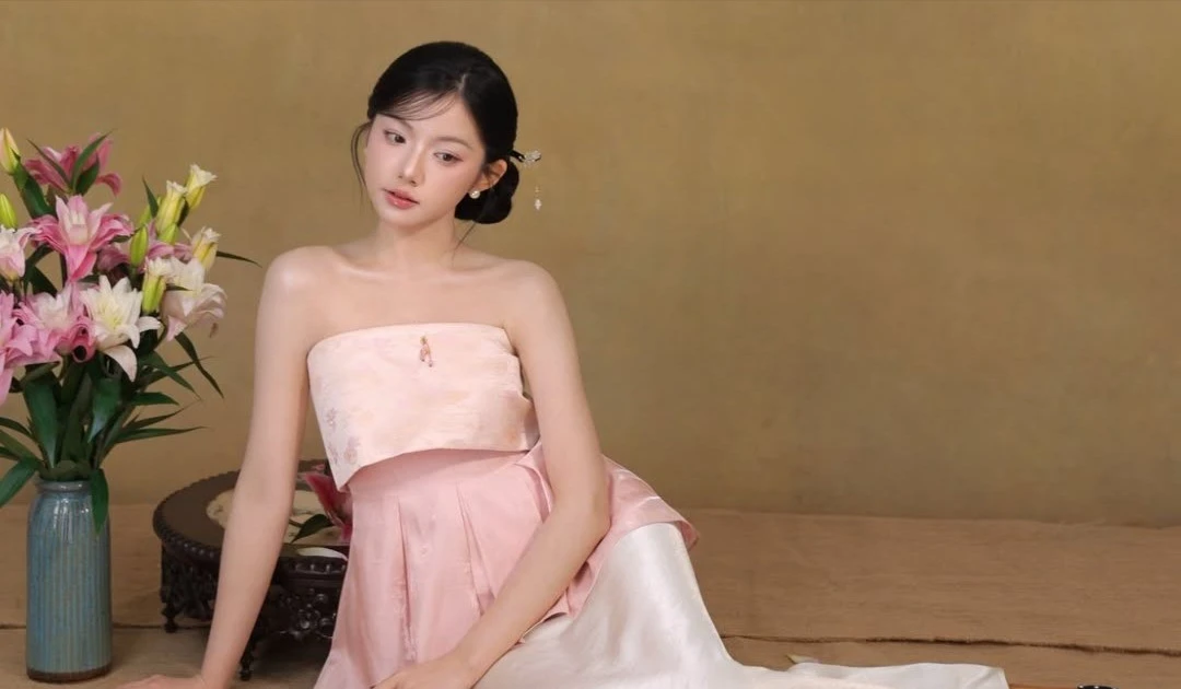 View - TikToker “ăn thùng uống vại” Quỳnh Trương đẹp nhẹ nhàng trong bộ ảnh mới | Báo Tri thức và Cuộc sống - TIN TỨC PHỔ BIẾN KIẾN THỨC 24H