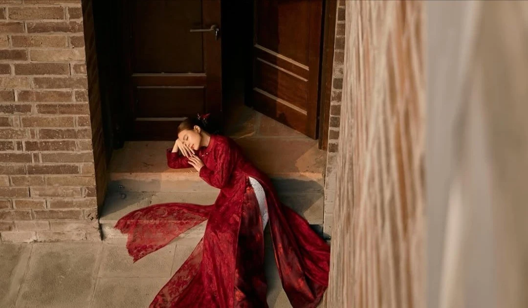 View - Hoàng Thùy Linh diện áo dài chúc mừng năm mới, nhan sắc gây sốt | Báo Tri thức và Cuộc sống - TIN TỨC PHỔ BIẾN KIẾN THỨC 24H