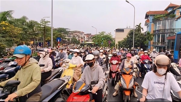 View - Giao thông đông đúc qua cầu Chương Dương do sửa cầu Long Biên | Báo Tri thức và Cuộc sống - TIN TỨC PHỔ BIẾN KIẾN THỨC 24H