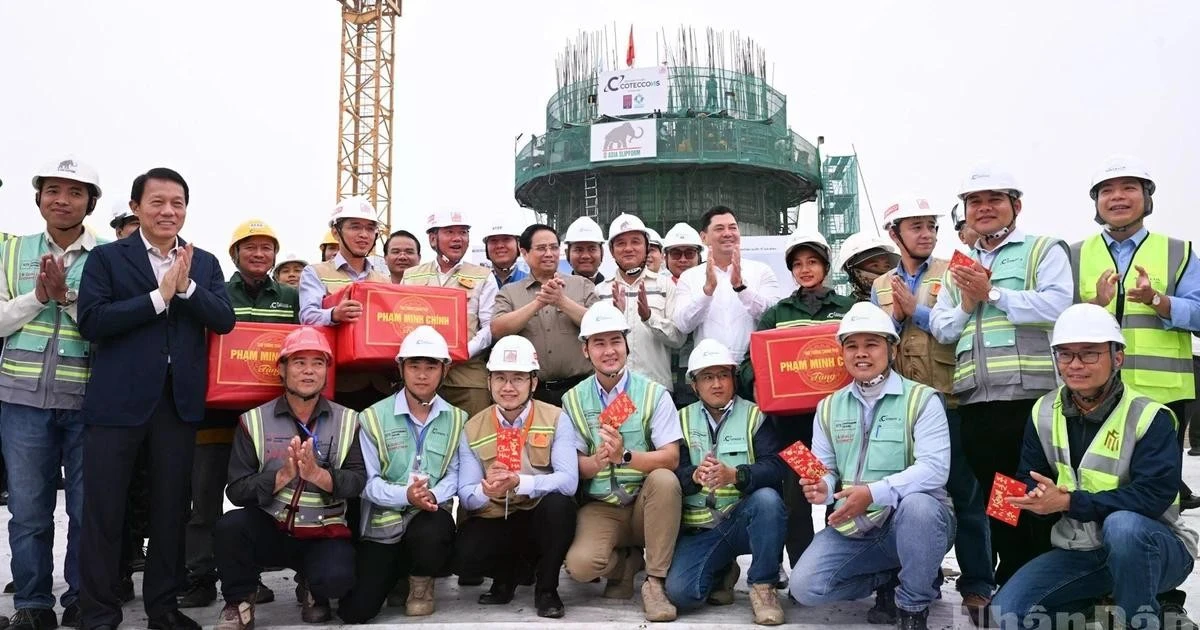 Gallery - Thủ tướng Phạm Minh Chính kiểm tra Cảng hàng không quốc tế Gia Bình | Báo Tri thức và Cuộc sống - TIN TỨC PHỔ BIẾN KIẾN THỨC 24H