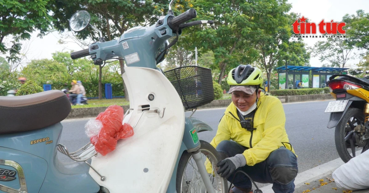 Gallery - Người đàn ông U60 với 'tiệm sửa xe di động 0 đồng' | Báo Tri thức và Cuộc sống - TIN TỨC PHỔ BIẾN KIẾN THỨC 24H