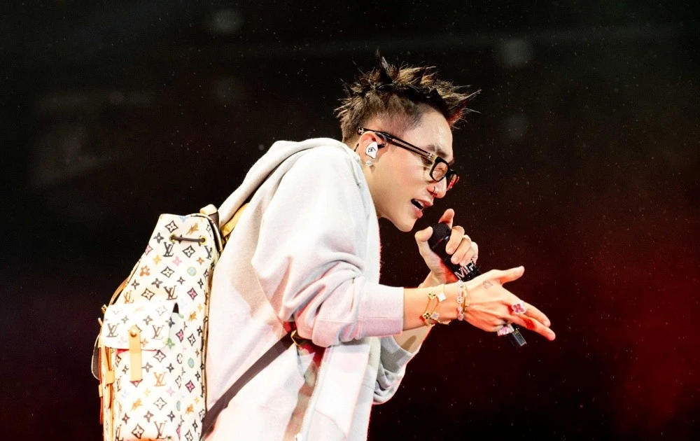 View - Sơn Tùng M-TP khuấy đảo sân khấu Chào tân sinh viên hoành tráng nhất Hà Nội | Báo Tri thức và Cuộc sống - TIN TỨC PHỔ BIẾN KIẾN THỨC 24H