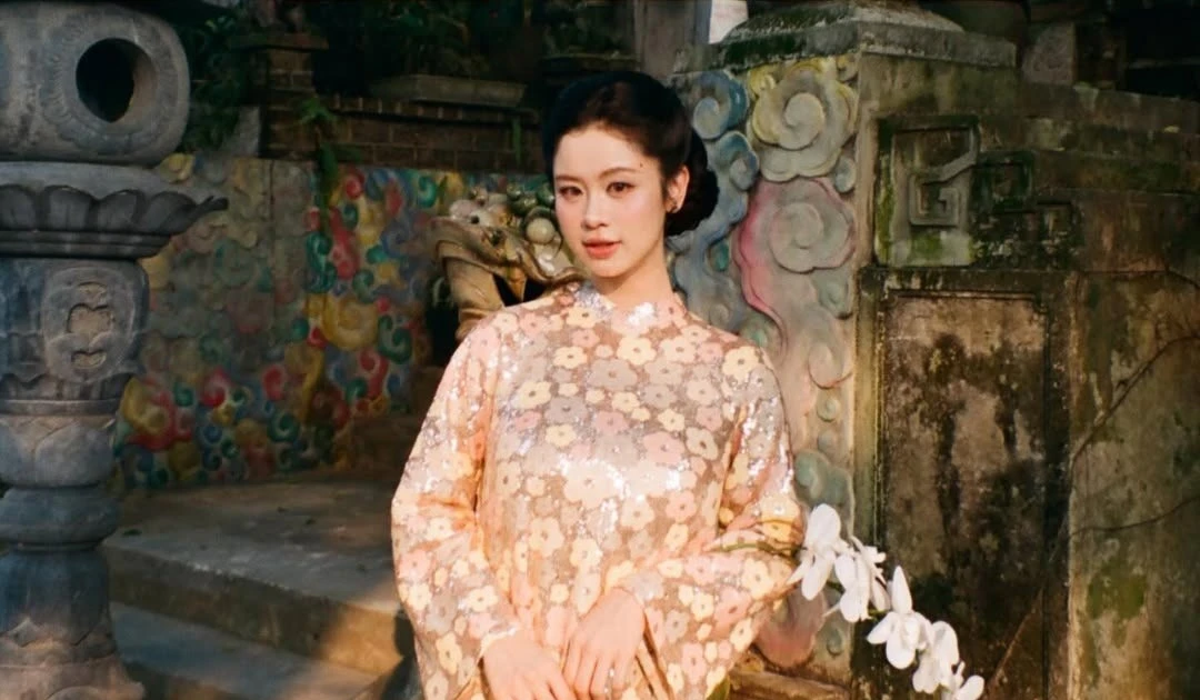 View - ‘Hot girl tạp hóa’ Hàn Hằng dịu dàng với tà áo dài, nhan sắc mặn mà sau sinh | Báo Tri thức và Cuộc sống - TIN TỨC PHỔ BIẾN KIẾN THỨC 24H