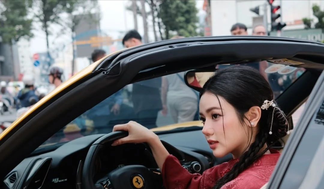 View - Hot girl TikTok Bò Chảnh diện áo dài đỏ nổi bật bên siêu xe | Báo Tri thức và Cuộc sống - TIN TỨC PHỔ BIẾN KIẾN THỨC 24H