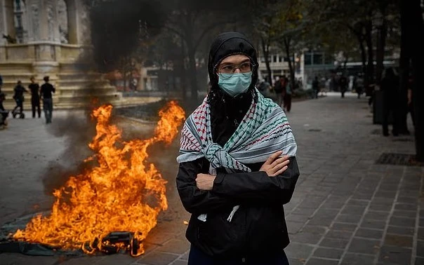 Cảnh sát bắt giữ hàng trăm người trong cuộc biểu tình ở Pháp