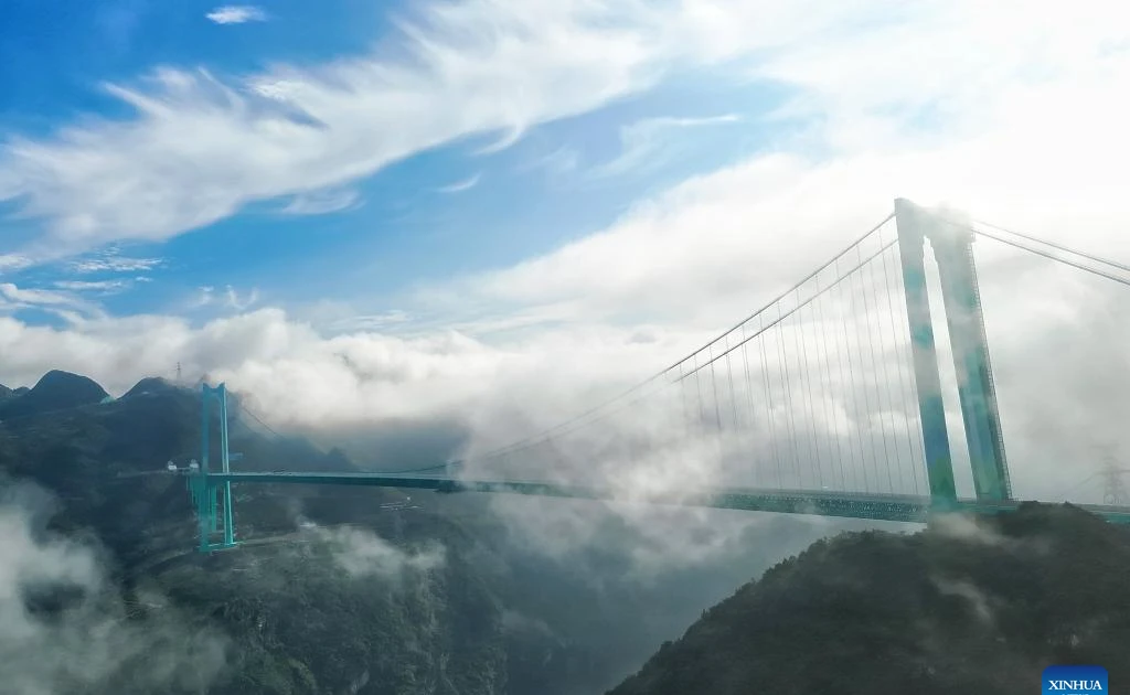 Cận cảnh cây cầu cao nhất thế giới chính thức được thông xe