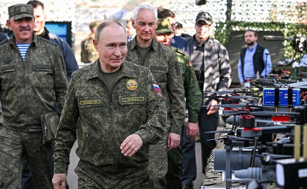 View - Ông Putin thị sát thao trường Mulino trong khuôn khổ tập trận Zapad-2025 | Báo Tri thức và Cuộc sống - TIN TỨC PHỔ BIẾN KIẾN THỨC 24H