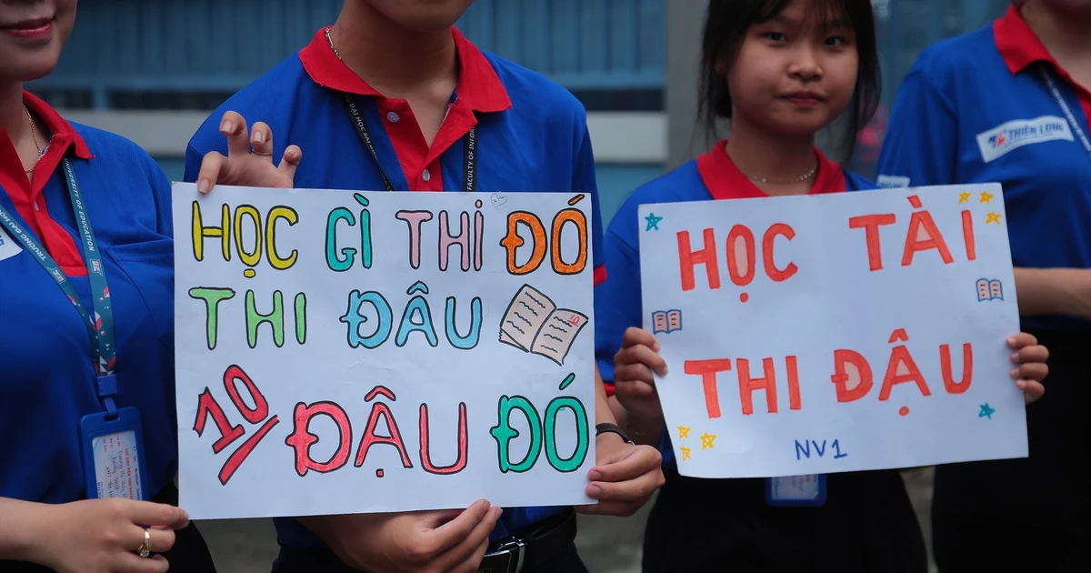 View - Những tấm biển tiếp sức mùa thi ấn tượng | Báo Tri thức và Cuộc sống - TIN TỨC PHỔ BIẾN KIẾN THỨC 24H