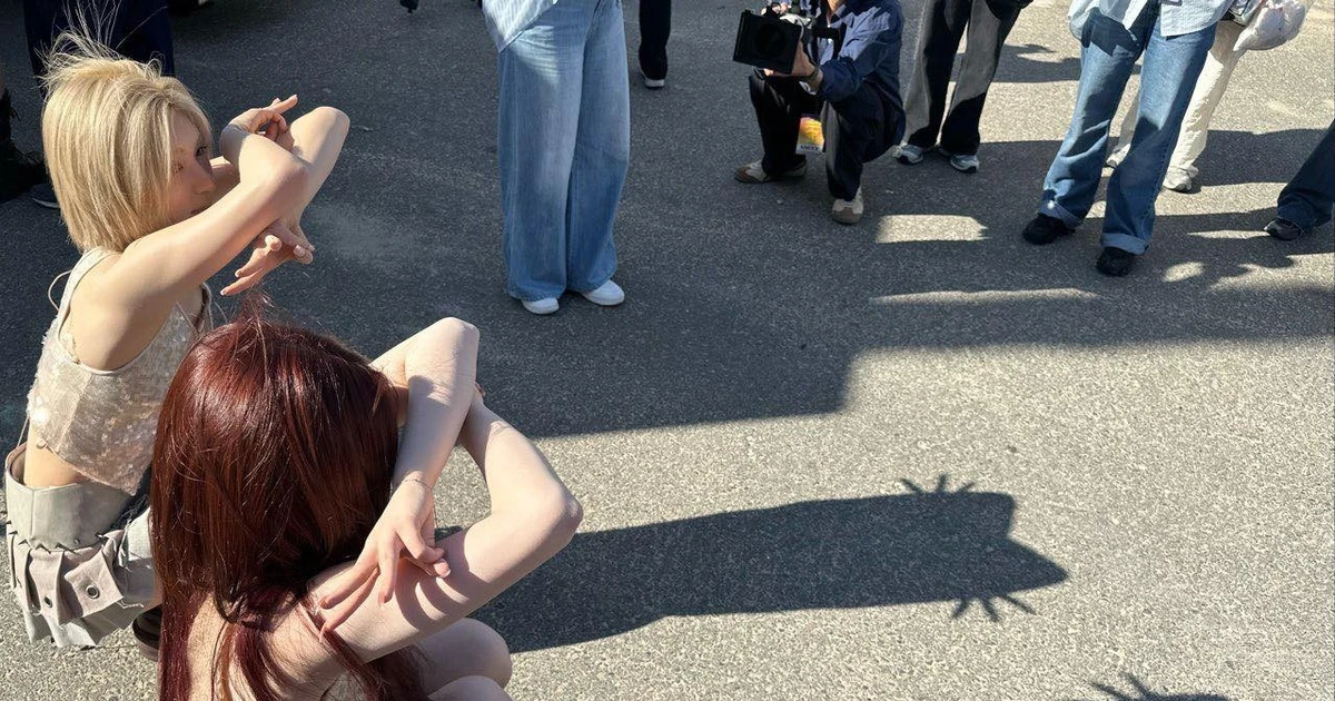 View - Giới trẻ lọt hố trend chụp ảnh bóng đen con mèo | Báo Tri thức và Cuộc sống - TIN TỨC PHỔ BIẾN KIẾN THỨC 24H