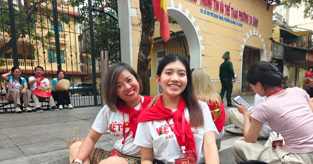 View - Người dân háo hức theo dõi sơ duyệt lễ diễu binh 2/9 | Báo Tri thức và Cuộc sống - TIN TỨC PHỔ BIẾN KIẾN THỨC 24H