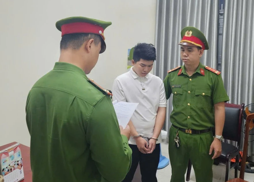 Tạm giữ đối tượng lừa đảo mua bán chim cảnh qua mạng tại Đà Nẵng