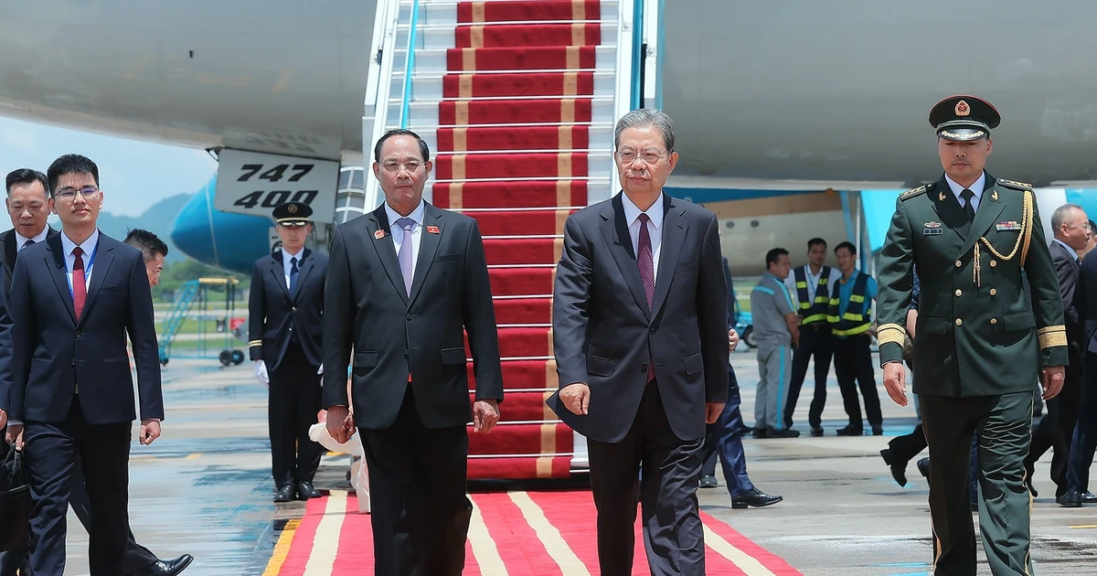 View - Ủy viên trưởng Nhân đại toàn quốc Trung Quốc Triệu Lạc Tế bắt đầu thăm Việt Nam | Báo Tri thức và Cuộc sống - TIN TỨC PHỔ BIẾN KIẾN THỨC 24H