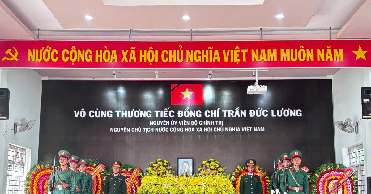 View - Lễ viếng nguyên Chủ tịch nước Trần Đức Lương tại Quảng Ngãi | Báo Tri thức và Cuộc sống - TIN TỨC PHỔ BIẾN KIẾN THỨC 24H