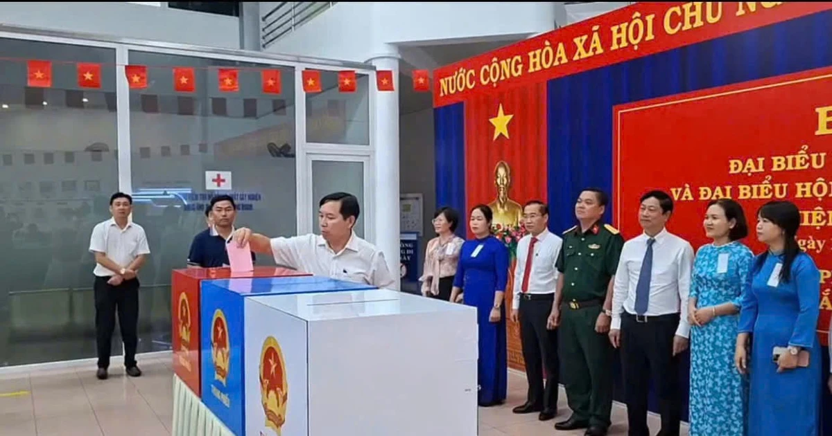 Gallery - Sáng 26/2, 4.500 cử tri TP HCM đi bầu cử sớm | Báo Tri thức và Cuộc sống - TIN TỨC PHỔ BIẾN KIẾN THỨC 24H