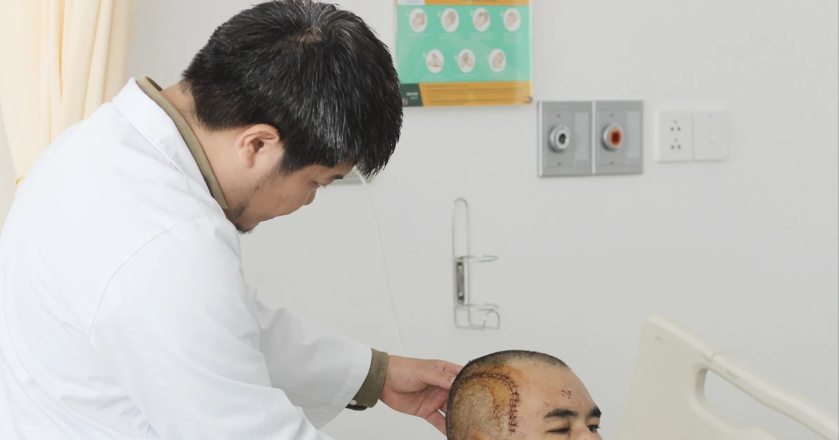 Gallery - Đại phẫu trong đêm cứu sống du khách nước ngoài bị chấn thương sọ não nặng tại Phú Quốc | Báo Tri thức và Cuộc sống - TIN TỨC PHỔ BIẾN KIẾN THỨC 24H