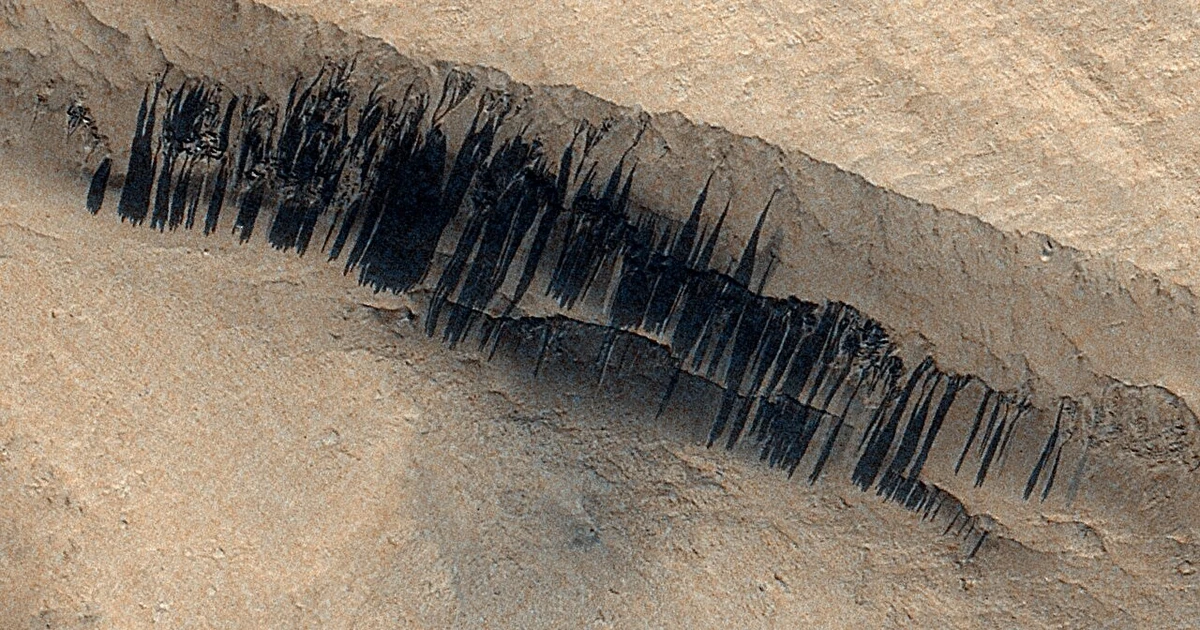 View - Dấu vết 'mã vạch lạ' trên sườn núi sao Hỏa, chuyên gia giải mã sao? | Báo Tri thức và Cuộc sống - TIN TỨC PHỔ BIẾN KIẾN THỨC 24H