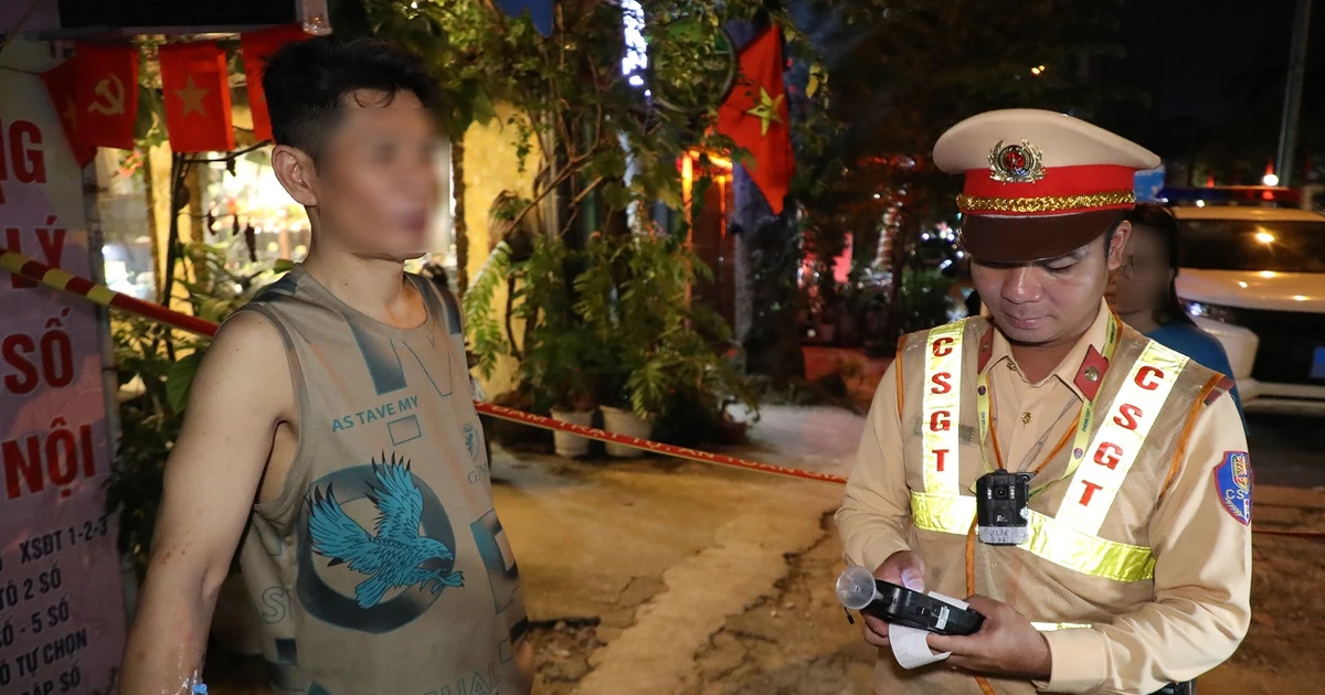 View - Tài xế vi phạm nồng độ cồn trong lúc tay đang cắm kim truyền dịch | Báo Tri thức và Cuộc sống - TIN TỨC PHỔ BIẾN KIẾN THỨC 24H