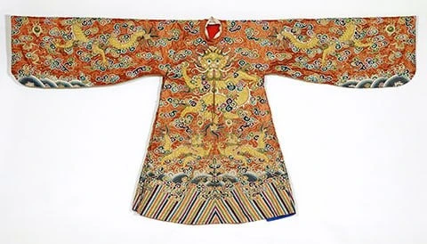 View - Ý nghĩa hình tượng rồng trong trang phục cung đình Huế | Báo Tri thức và Cuộc sống - TIN TỨC PHỔ BIẾN KIẾN THỨC 24H