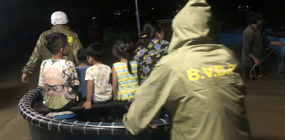 View - Hàng trăm hộ dân ở phường Bình Thuận di dời khẩn do mưa lớn, ngập sâu | Báo Tri thức và Cuộc sống - TIN TỨC PHỔ BIẾN KIẾN THỨC 24H