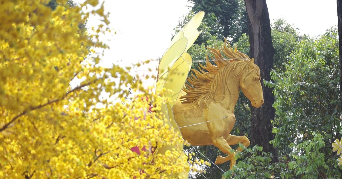 View - Linh vật ngựa bay ra từ hoa mai gây 'sốt' rần rần | Báo Tri thức và Cuộc sống - TIN TỨC PHỔ BIẾN KIẾN THỨC 24H