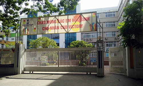 Bị phụ huynh tố 