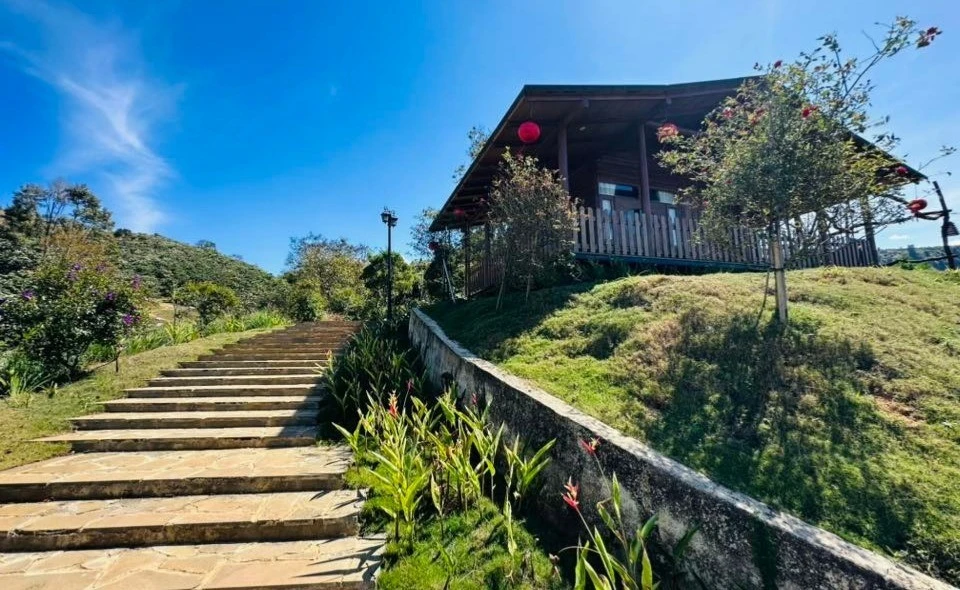 View - 'Biệt phủ' 10.000m2 giữa cao nguyên xanh mát của nghệ sĩ Hoàng Mập | Báo Tri thức và Cuộc sống - TIN TỨC PHỔ BIẾN KIẾN THỨC 24H