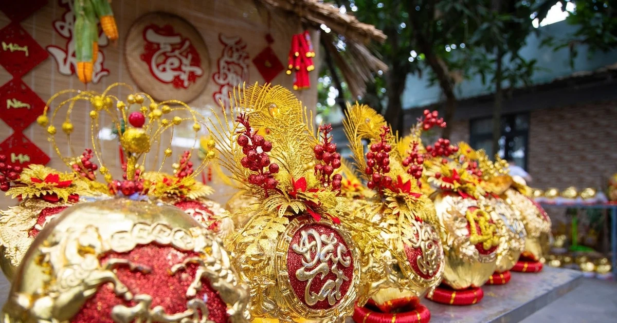 View - Cận cảnh dừa dát vàng 24K hút khách dịp Tết Bính Ngọ 2026 | Báo Tri thức và Cuộc sống - TIN TỨC PHỔ BIẾN KIẾN THỨC 24H