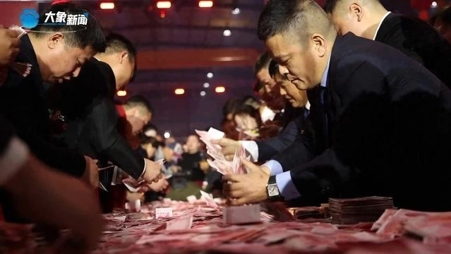 View - Muôn kiểu thưởng Tết độc lạ gây xôn xao | Báo Tri thức và Cuộc sống - TIN TỨC PHỔ BIẾN KIẾN THỨC 24H