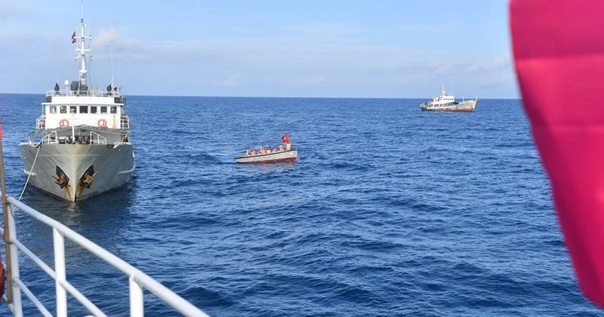 Gallery - 15 ngày vượt sóng, hoàn thành bầu cử sớm trên biển | Báo Tri thức và Cuộc sống - TIN TỨC PHỔ BIẾN KIẾN THỨC 24H