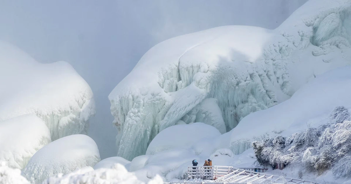 View - Bão mùa đông khiến Thác Niagara 'đóng băng', du khách đổ xô chiêm ngưỡng | Báo Tri thức và Cuộc sống - TIN TỨC PHỔ BIẾN KIẾN THỨC 24H