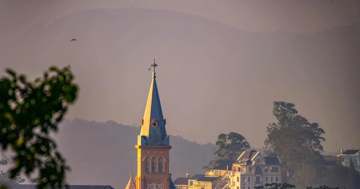 Gallery - Nhà thờ Con Gà, điểm dừng chân không thể bỏ qua khi đến Đà Lạt | Báo Tri thức và Cuộc sống - TIN TỨC PHỔ BIẾN KIẾN THỨC 24H