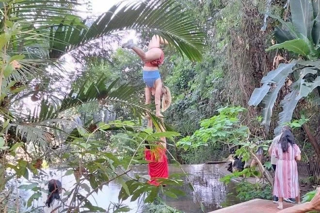 Gallery - Du khách gây tranh cãi vì tập yoga phản cảm trong chùa cổ Thái Lan | Báo Tri thức và Cuộc sống - TIN TỨC PHỔ BIẾN KIẾN THỨC 24H