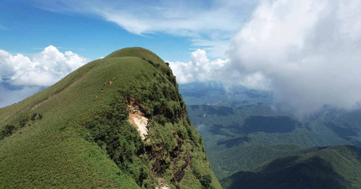 View - Theo dấu chân trekker chinh phục đỉnh Pa Thiên – Voi Mẹp giữa mùa mây | Báo Tri thức và Cuộc sống - TIN TỨC PHỔ BIẾN KIẾN THỨC 24H