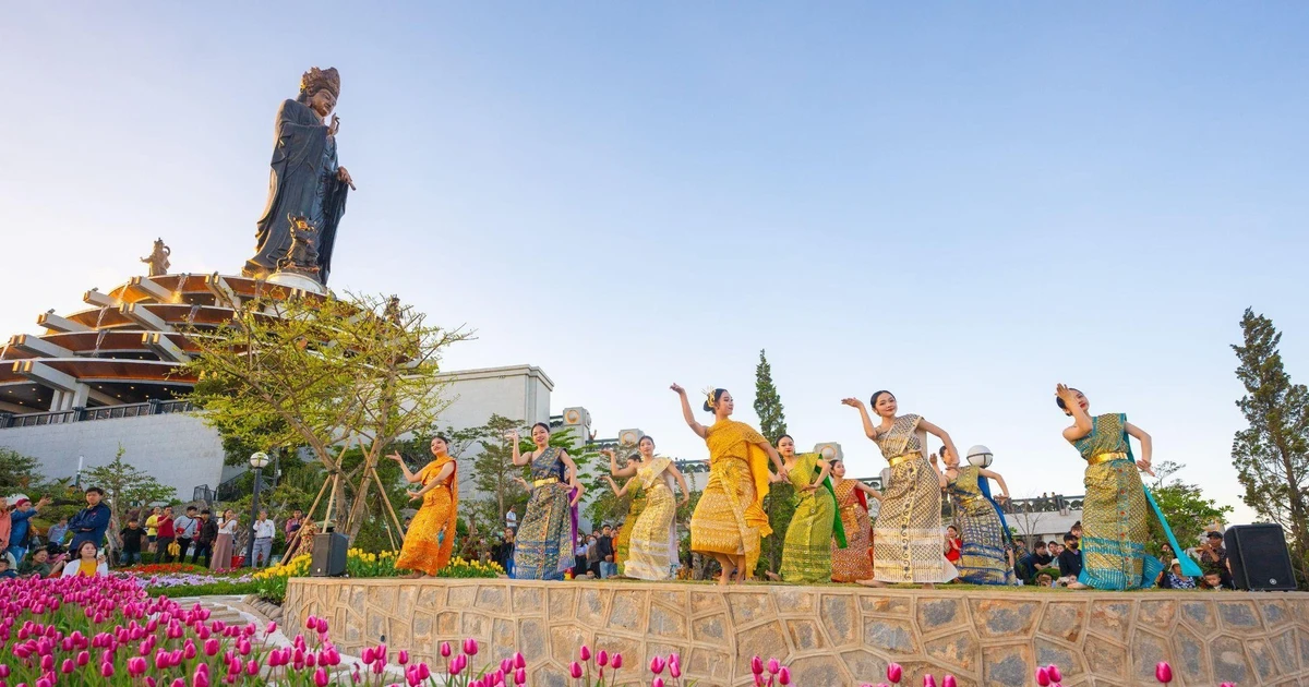 View - 3 điểm du xuân miền Nam hút khách dịp Tết Nguyên đán 2026 | Báo Tri thức và Cuộc sống - TIN TỨC PHỔ BIẾN KIẾN THỨC 24H