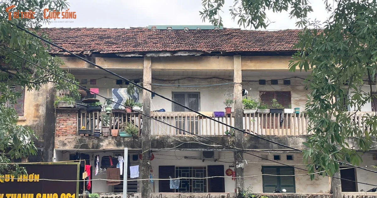 Gallery - Sống trong khu tập thể 'nứt toác' ở Hà Nội, người dân mong ngày dỡ bỏ | Báo Tri thức và Cuộc sống - TIN TỨC PHỔ BIẾN KIẾN THỨC 24H