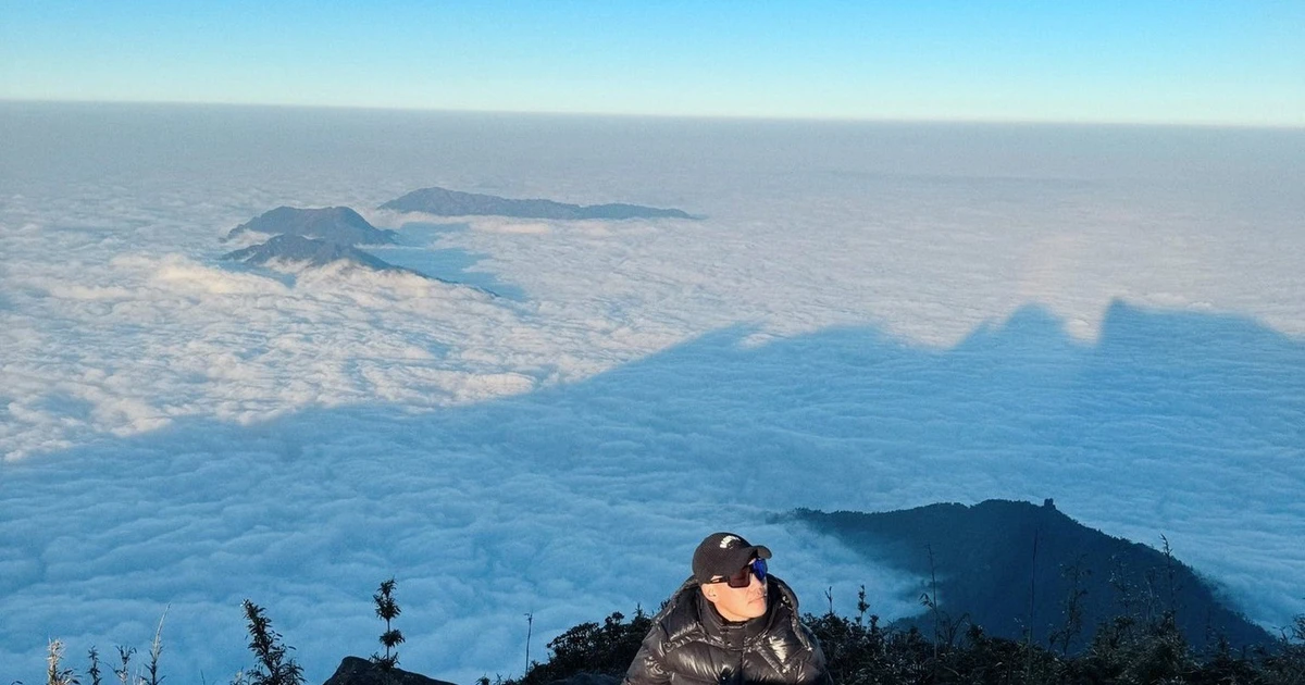 View - Chinh phục đỉnh núi 'năm ngón tay', ngắm biển mây giữa đại ngàn Tây Bắc | Báo Tri thức và Cuộc sống - TIN TỨC PHỔ BIẾN KIẾN THỨC 24H