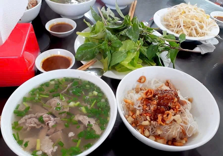 View - Phở khô 'gọi một được hai' ở Gia Lai, món ngon khiến khách ăn quên lối về | Báo Tri thức và Cuộc sống - TIN TỨC PHỔ BIẾN KIẾN THỨC 24H