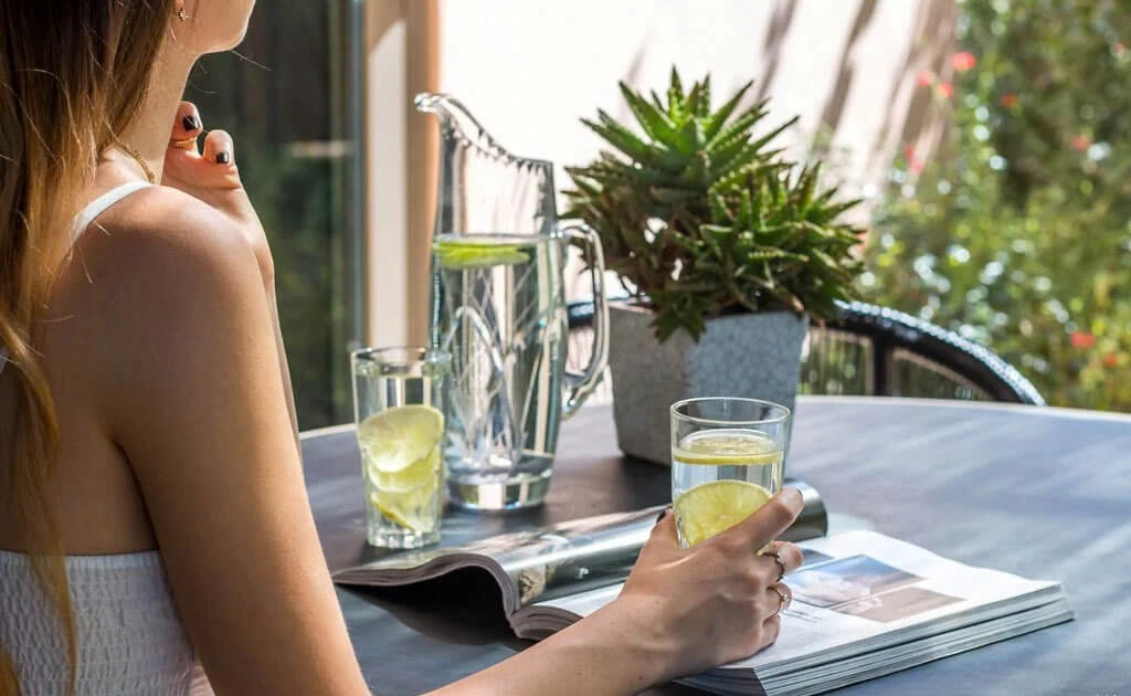 View - Thói quen uống nước chanh tưởng lợi hóa hại nếu dùng sai cách | Báo Tri thức và Cuộc sống - TIN TỨC PHỔ BIẾN KIẾN THỨC 24H