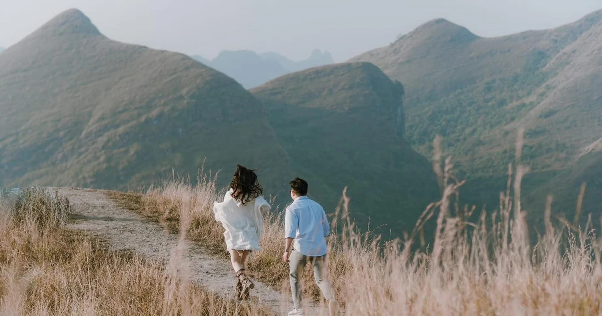 View - Mùa cỏ cháy Ba Quáng, Cao Bằng đẹp như khung cảnh phim điện ảnh | Báo Tri thức và Cuộc sống - TIN TỨC PHỔ BIẾN KIẾN THỨC 24H