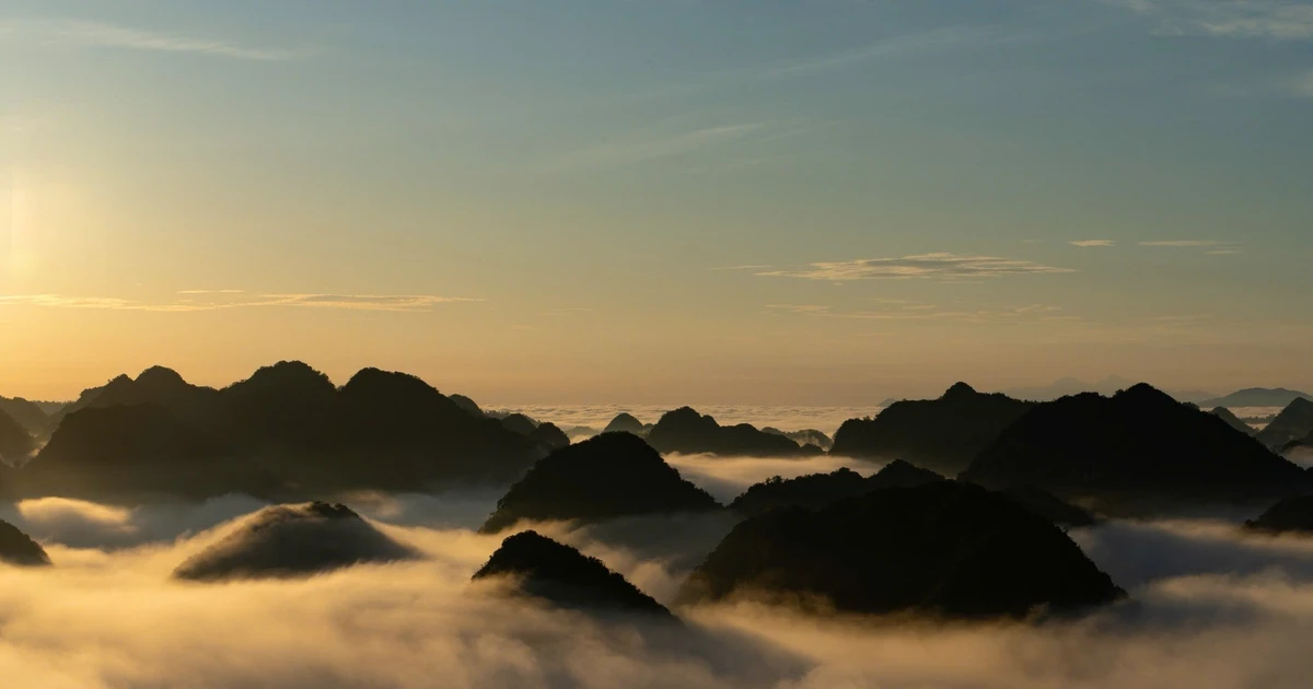 Gallery - Theo bước chân du khách lên đỉnh Nà Lay săn mây, ngắm sao | Báo Tri thức và Cuộc sống - TIN TỨC PHỔ BIẾN KIẾN THỨC 24H