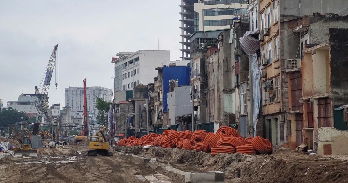 View - Vành đai 1 lộ diện nhà 'siêu mỏng, siêu méo' sau giải phóng mặt bằng | Báo Tri thức và Cuộc sống - TIN TỨC PHỔ BIẾN KIẾN THỨC 24H