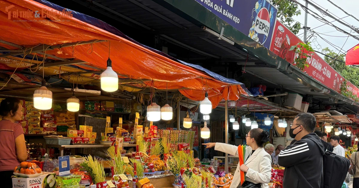 View - Rằm tháng Giêng, dòng người tìm về Phủ Tây Hồ gửi ước nguyện đầu năm | Báo Tri thức và Cuộc sống - TIN TỨC PHỔ BIẾN KIẾN THỨC 24H
